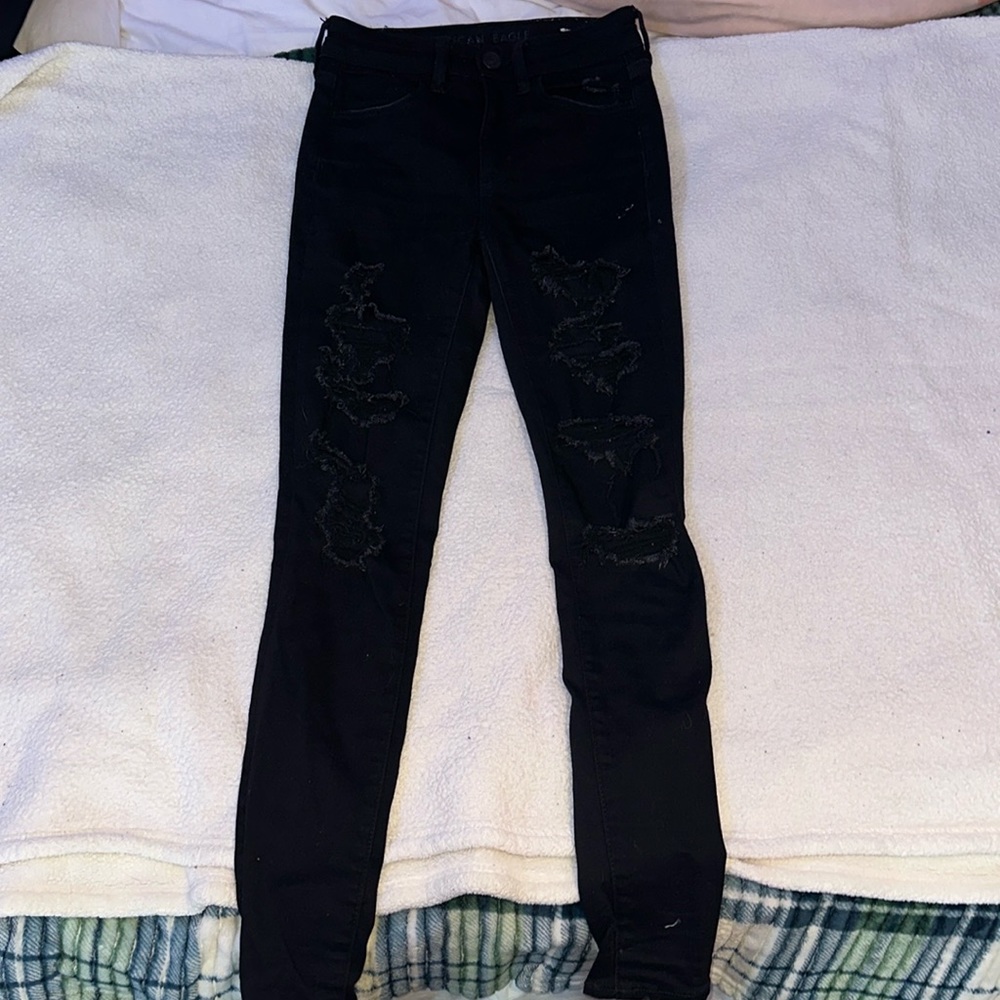 American Eagle black ripped skinny jeans. Size 2 regular, fits xs/s.